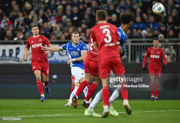 Tim Skarke of SV Darmstadt 98 misses a chance during the Bundesliga match between SV Darmstadt 98 and 1. FC Köln at Merck-Stadion am Böllenfalltor on...