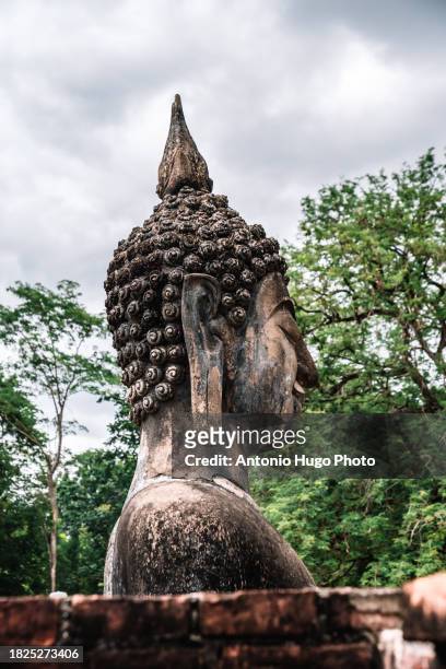 head of a buddha sculpture at the ancient city of sukhothai, thailand. - peace un stock pictures, royalty-free photos & images