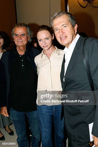 Photographer Patrick Demarchelier, fashion designer Stella McCartney and photographer Mario Testino after the Stella McCartney show as part of the...