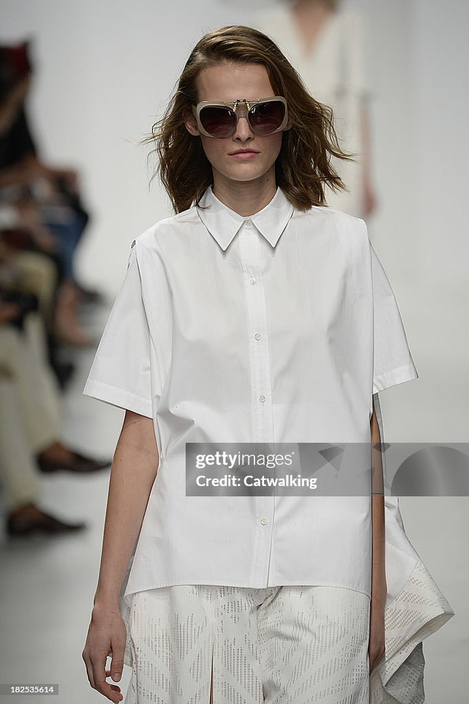 Chalayan - Runway RTW - Spring 2014 - Paris Fashion Week