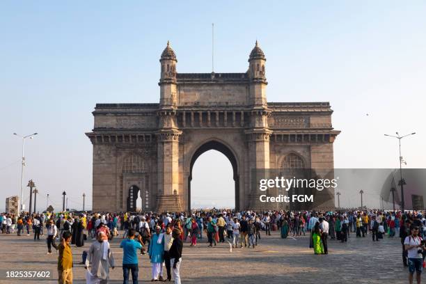 gateway to india - gateway to india stockfoto's en -beelden