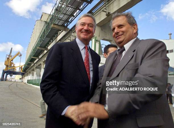 Pedro Alvares , president of the Cuban company Alimport, shakes hands with Larry Cuningham vice-president of Archer Daniels Midland Company 16...