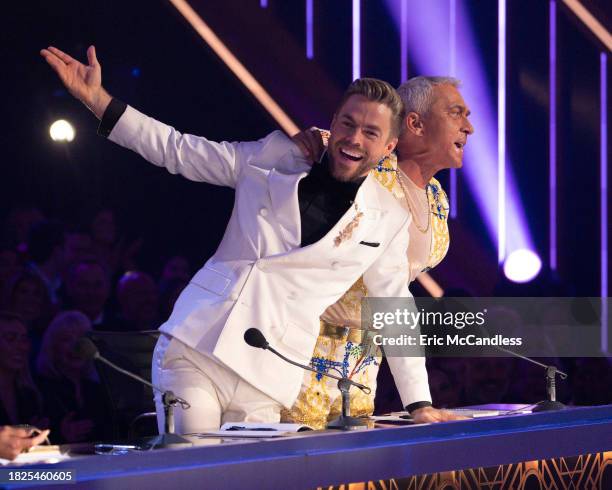 Finale - 3211" In a series first, the finale episode will have five couples competing for a chance at winning the coveted "Len Goodman Mirrorball...