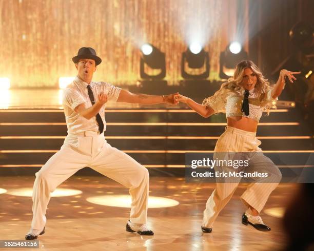 Finale - 3211" In a series first, the finale episode will have five couples competing for a chance at winning the coveted "Len Goodman Mirrorball...