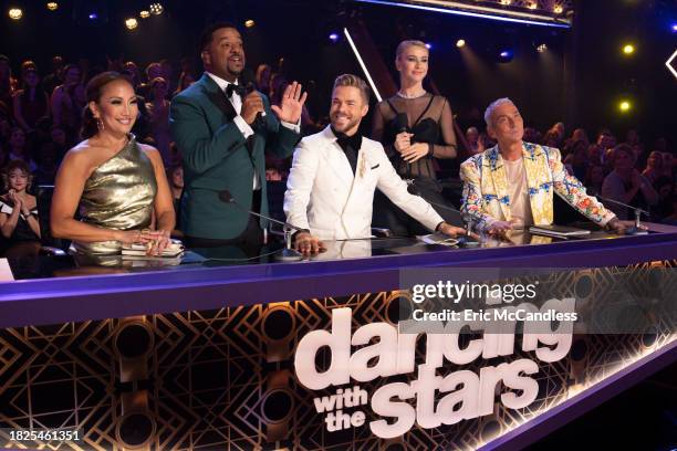 Finale - 3211" In a series first, the finale episode will have five couples competing for a chance at winning the coveted "Len Goodman Mirrorball...