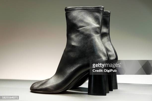 black chunky heel ankle boots - ブーティ ストックフォトと画像