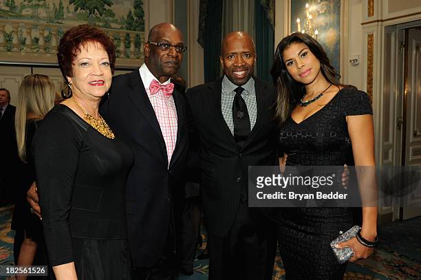 Rhonda Beamon, Olympic Track medalist Bob Beamon and Honoree, former NBA player Kenny Smith and Gwendolyn Osborne attend the 28th Annual Great Sports...