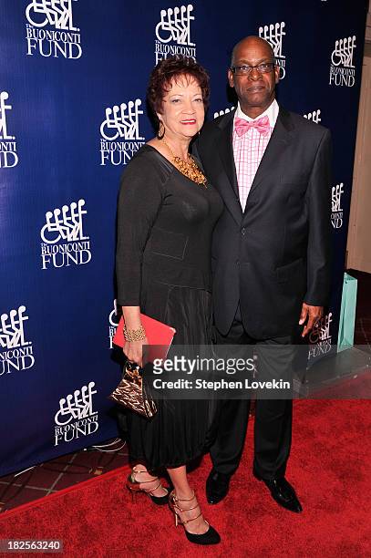 Olympic Track and Field athlete Bob Beamon and Rhonda Beamon attend the 28th Annual Great Sports Legends Dinner to Benefit The Buoniconti Fund To...