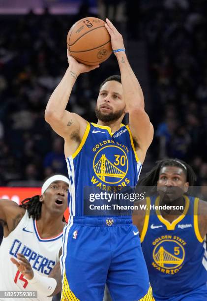 Stephen Curry of the Golden State Warriors shoots a three-point shot against the LA Clippers during the first half of an NBA basketball game at Chase...