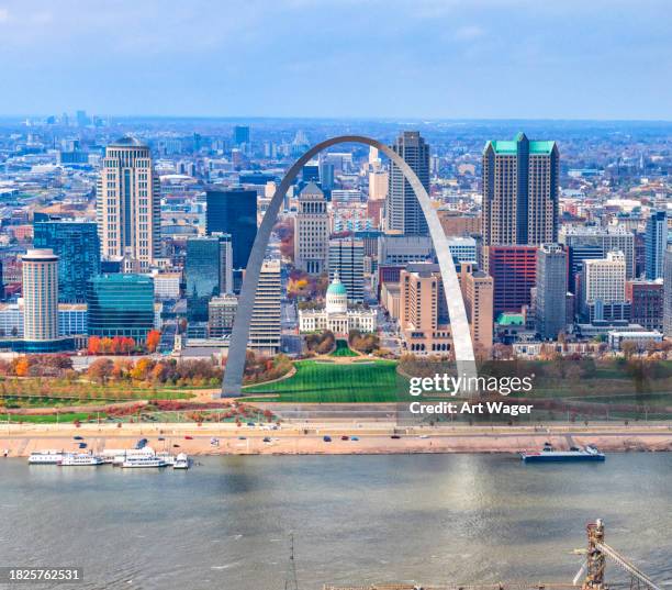 st. louis skyline aerial - missouri imagens e fotografias de stock