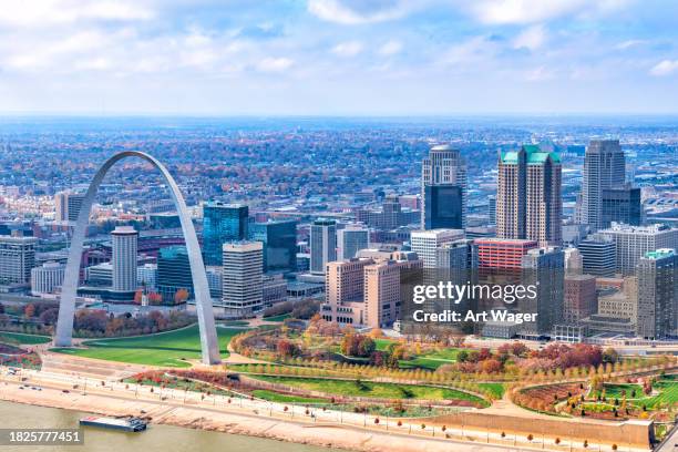 st. louis skyline aerial - missouri imagens e fotografias de stock