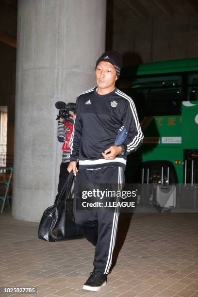 Yoshiro Abe of Matsumoto Yamaga is seen on arrival at the stadium prior to the J.League J1 second stage match between Albirex Niigata and Matsumoto...