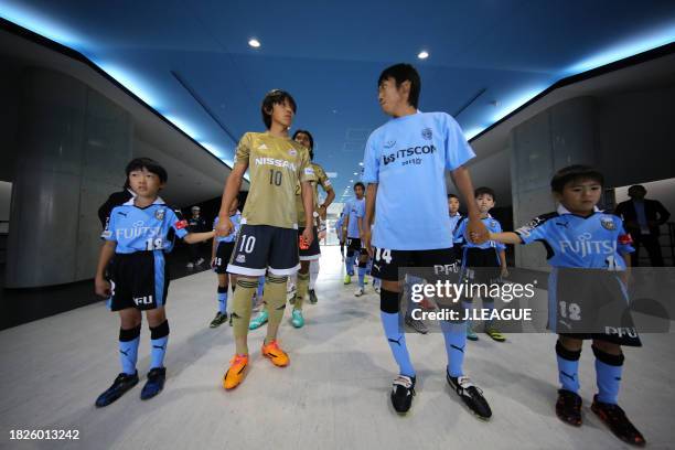 KAWASAKi, JAPAN Captains Shunsuke Nakamura of Yokohama F.Marinos and Kengo Nakamura of Kawasaki Frontale talk in the tunnel prior to the J.League J1...