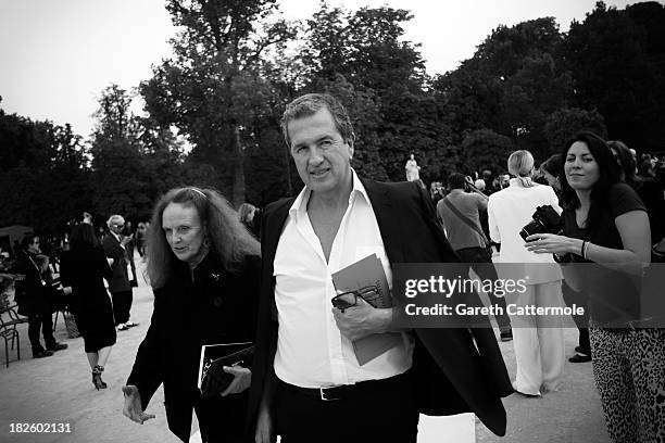 Grace Coddington and Mario Testino departs the Valentino show as part of Paris Fashion Week Womenswear Spring/Summer 2014 on October 1, 2013 in...