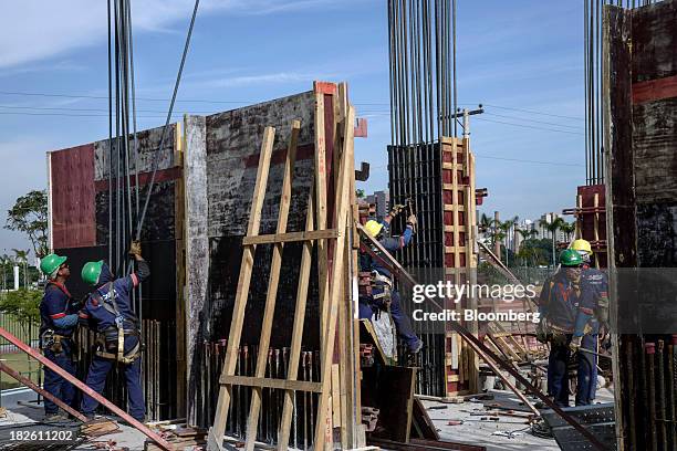 Construction continues on Tecnisa SA's Jardim das Perdizes housing development in Sao Paulo, Brazil, on Friday, Sept. 27, 2013. Tecnisa SA is winning...