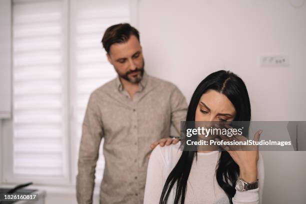 couple works through argument - mad girlfriend stock pictures, royalty-free photos & images