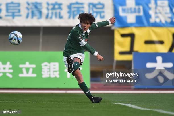 Yosuke KASHIWAGI of FC Gifu in action during the J.LEAGUE Meiji Yasuda J3 38th Sec. Match between FC Gifu and Giravanz Kitakyushu at Nagaragawa...