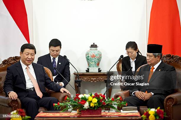 President of the people's Republic of China , Xi Jinping speaks with Indonesian President Bambang Susilo Yudhoyono during a bilateral meeting at the...