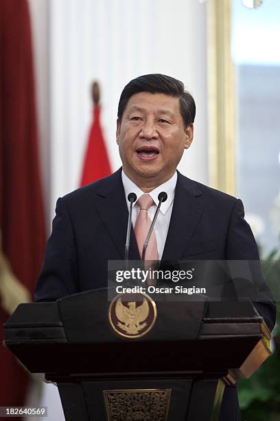 President of the people's Republic of China, Xi Jinping speaks during a press conference following bilateral talks at the presidential palaceon...