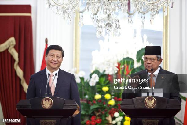 President of the people's Republic of China, Xi Jinping speaks with Indonesian President Bambang Susilo Yudhoyono during a joint press conference...