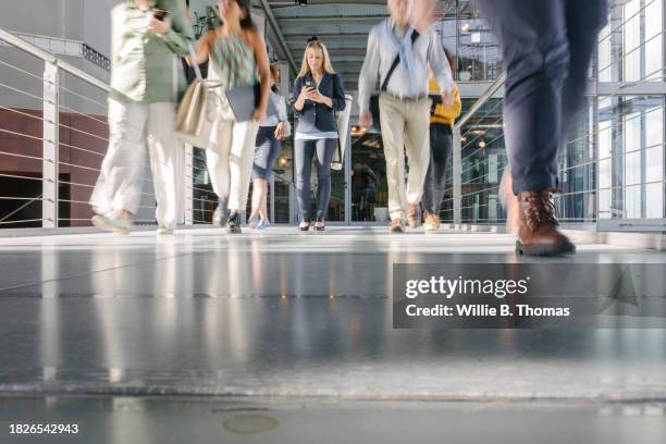 office employees moving through building - parte inferior imagens e fotografias de stock