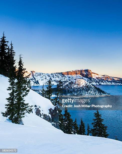 winter sunrise and wizard island, crater lake national park, oregon - wizard island stock pictures, royalty-free photos & images