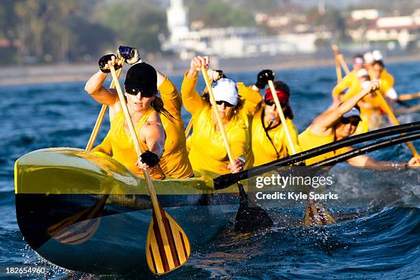 the women's santa barbara outrigger team paddles a six-person unlimited canoe off the coast of santa barbara, california. - lady barbara stockfoto's en -beelden