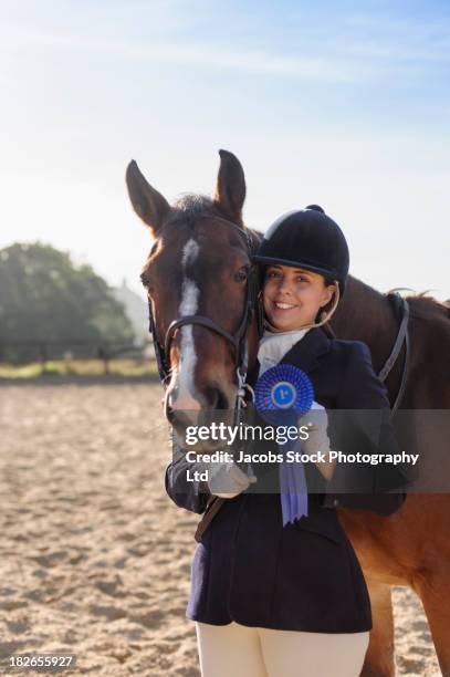 caucasian girl and horse winning equestrian competition - caballo familia del caballo fotografías e imágenes de stock