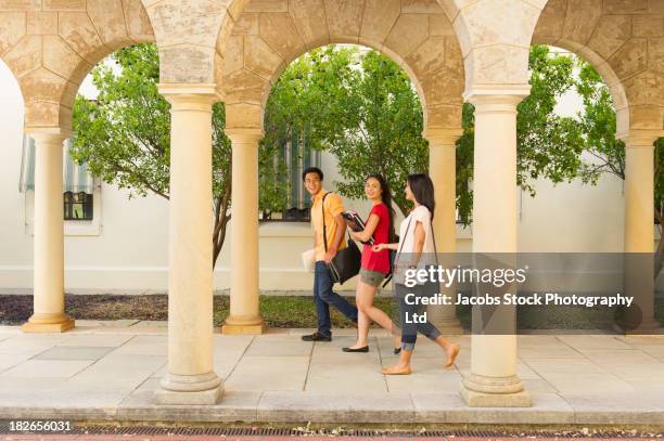 students walking on campus - perth australia fotografías e imágenes de stock