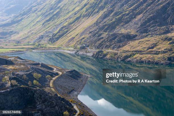 old slate quarry beside llyn peris, llanberis pass, snowdonia, wales - dinorwic quarry stock pictures, royalty-free photos & images