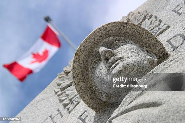 monumento de la guerra canadiense - lest de la france fotografías e imágenes de stock