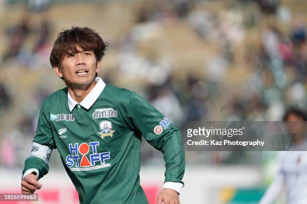 Yosuke Kashiwagi of FC Gifu looks where ball goes during the J.LEAGUE Meiji Yasuda J3 38th Sec. Match between FC Gifu and Giravanz Kitakyushu at...