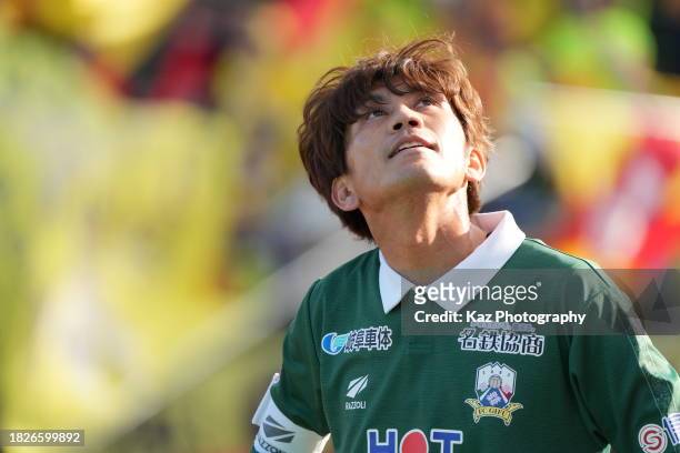 Yosuke Kashiwagi looks the sky possible thinking his last game during the J.LEAGUE Meiji Yasuda J3 38th Sec. Match between FC Gifu and Giravanz...