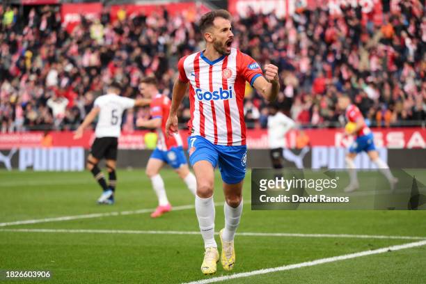 Cristhian Stuani of Girona FC celebrates after scoring the team's first goal during the LaLiga EA Sports match between Girona FC and Valencia CF at...