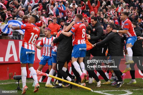 Cristhian Stuani of Girona FC celebrates with teammates and Head Coach Michel after scoring the team's second goal during the LaLiga EA Sports match...