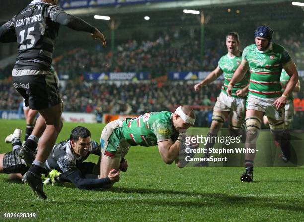Leicester Tigers' Mike Brown scores his side's sixth try despite the attentions of Newcastle Falcons' Matias Moroni during the Gallagher Premiership...
