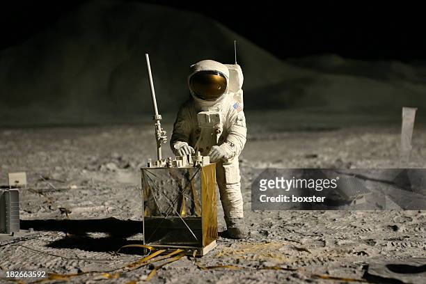 月面の宇宙飛行士 - apollo ストックフォトと画像