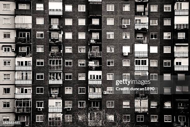 appartement d'block - bidonville photos et images de collection