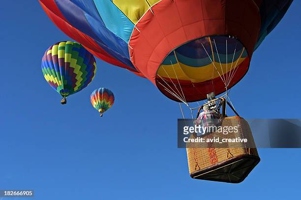 hot air balloons going up - balloon ride 個照片及圖片檔