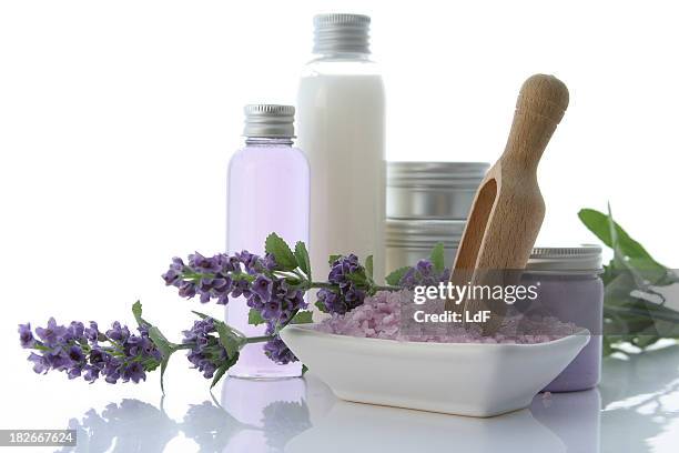 badezimmer-komposition - aromaöl stock-fotos und bilder