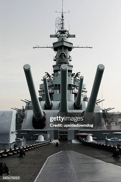 close up of the battleship uss alabama - gray boot stockfoto's en -beelden