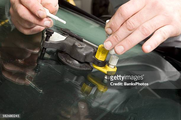 auto-brisas rock chip de reparo - windshield - fotografias e filmes do acervo