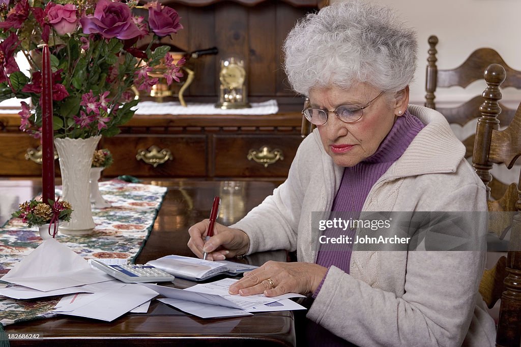 Senior Zahlung der Rechnungen