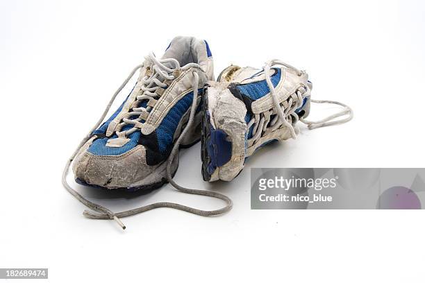 old wornout entraîneurs - footwear photos et images de collection