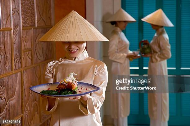 chicas vietnamita - vietnamese food fotografías e imágenes de stock