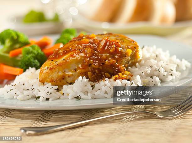 orange glazed chicken breast with rice. - pilafrijst stockfoto's en -beelden