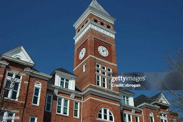 herrliche tillman hall - turmuhr stock-fotos und bilder