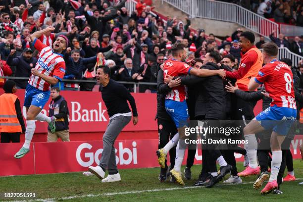 Christian Stuani of Girona FC celebrates with his team mates and staff after scoring their team's second goal during the LaLiga EA Sports match...