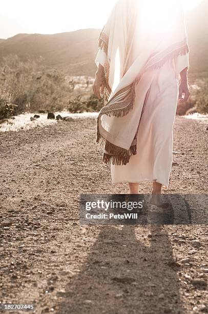 jesus walking towards - tuniek stockfoto's en -beelden