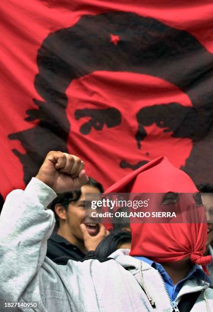 University students are seen protesting in Guatemala City 24 January 2003. Un estudiante de la Universidad de San Carlos, encapuchados, se suma el 24...